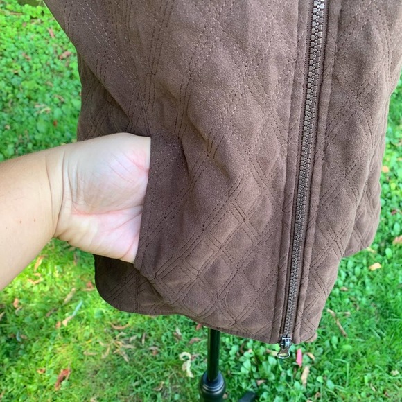 Vintage Nomadic Traders Brown and blue quilted zip up vest with pockets - Picture 11 of 12